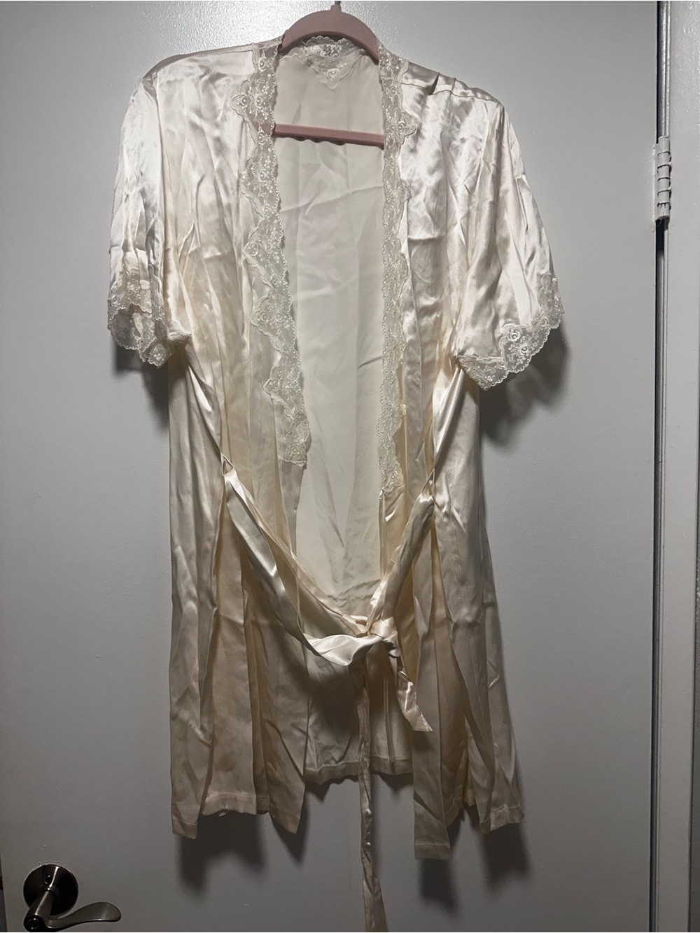 Ginia 100% Silk Robe - Picture 6 of 7